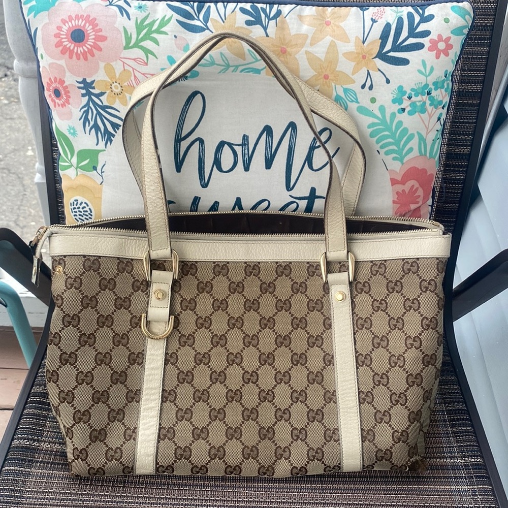 Gucci Handbag! Authentic